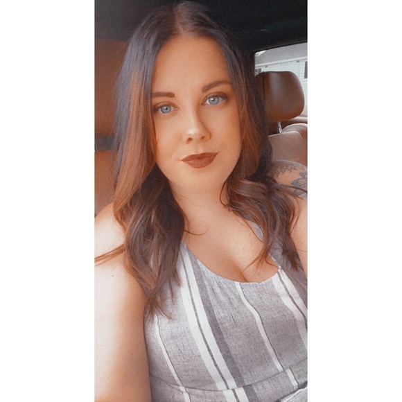 Meet your Posher 🍂🖤🫒 - Picture 4 of 17